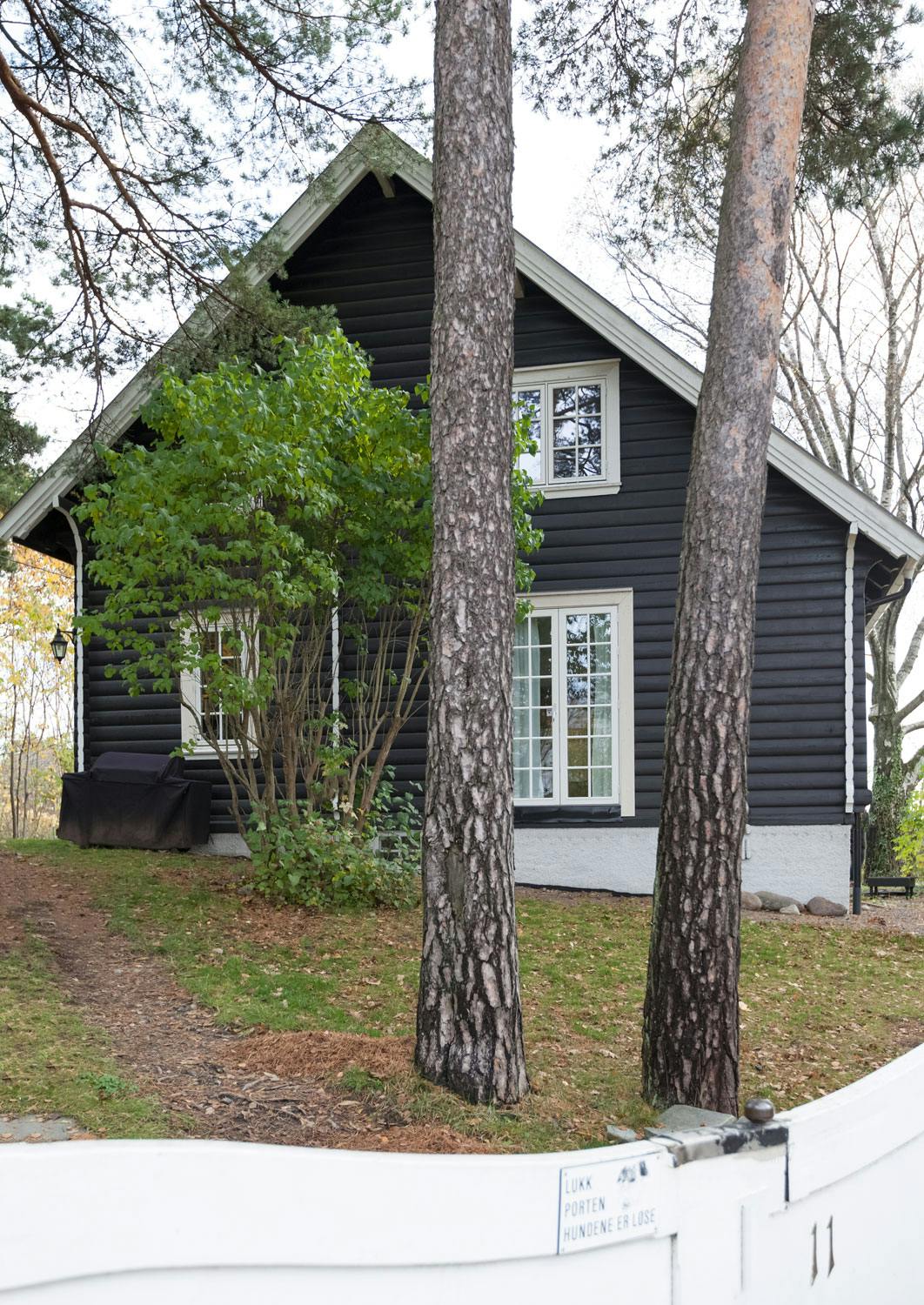 Innreder i stil med huset gammel tømmerhus på Jeløya i Moss
